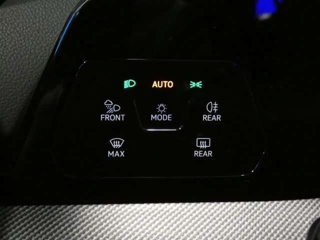 Volkswagen Golf 1.5 eTSI DSG R-Line