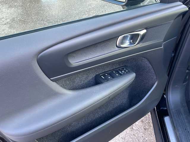 Volvo XC40 XC40 Navi LED Klima Standhzg Einparkhilfe el. Fenster