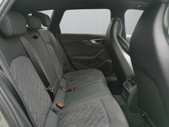 Audi A4 40 TFSI Avant Quattro S-Line S-Tronic