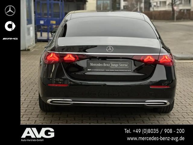 Mercedes-Benz E 200 EXCLUSIVE Premium Sedan
