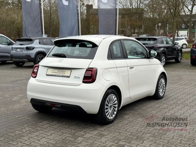 Fiat 500e 3+1+Klimaaut.+Keyless+Tempomat+Schildererkennung
