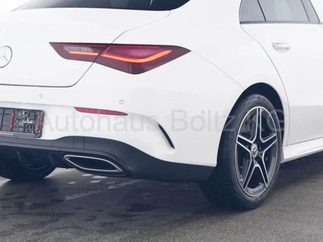 Mercedes-Benz CLA 200 AMG Line Sedan