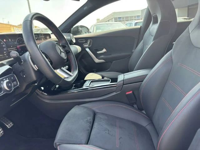 Mercedes-Benz CLA 200 AMG Line Coupé