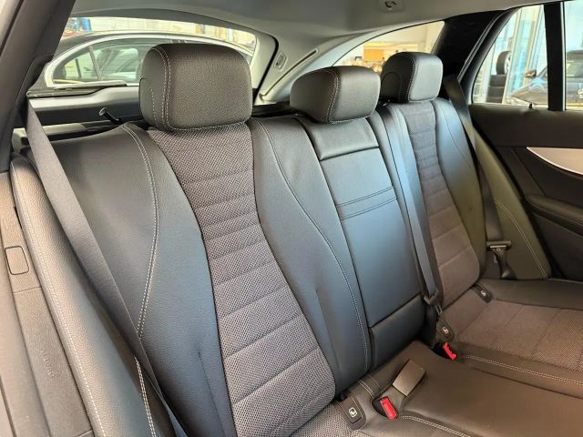 Mercedes-Benz E 220 AVANTGARDE E 220 d Estate