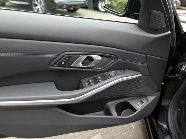 BMW 320 320i M-Sport Sedan xDrive