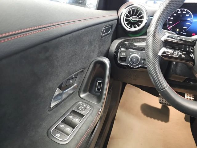 Mercedes-Benz CLA 180 AMG Line