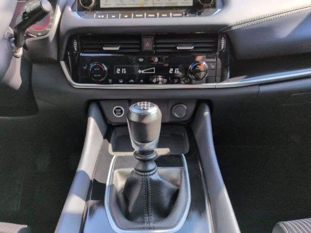 Nissan Qashqai Premiere Edition Panorama Klima ACC Navi Kamera LE