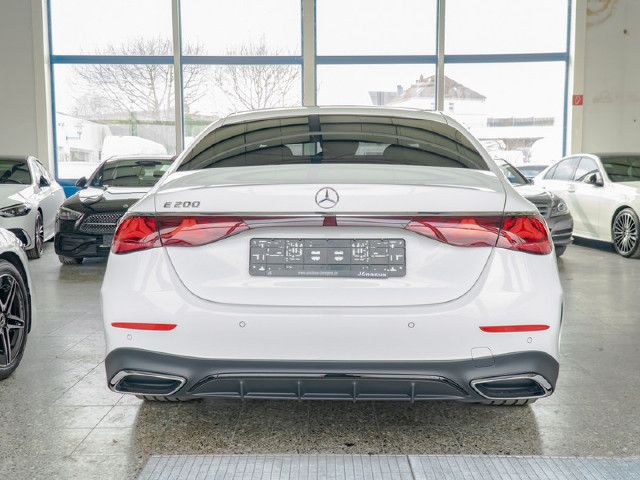 Mercedes-Benz E 200 AMG Line Sedan