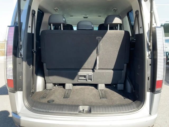 Hyundai Staria Signature