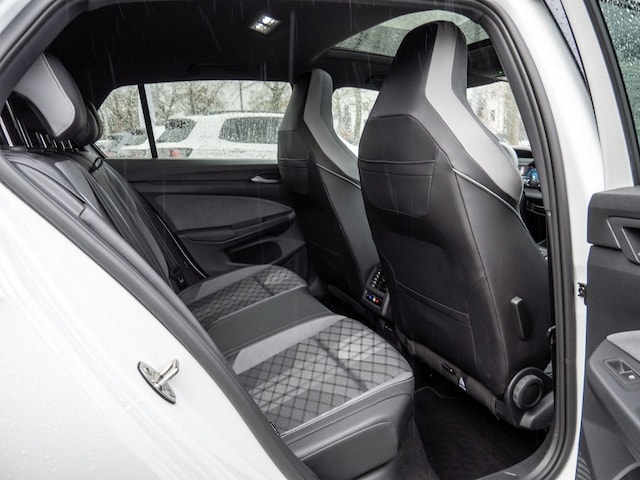 Volkswagen Golf 2.0 TSI DSG Golf VIII R-Line