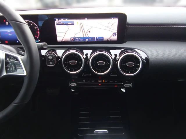 Mercedes-Benz A 180 Hatchback Progressive