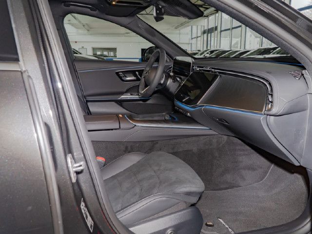 Mercedes-Benz E 200 AMG Line Sedan