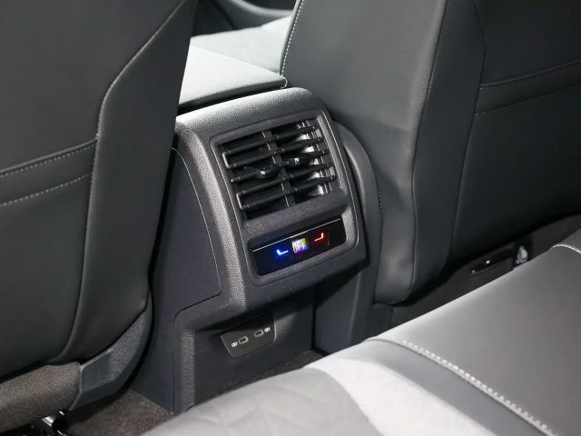 Volkswagen Golf 1.5 eTSI DSG