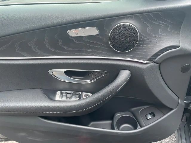 Mercedes-Benz E 220 AVANTGARDE E 220 d Estate