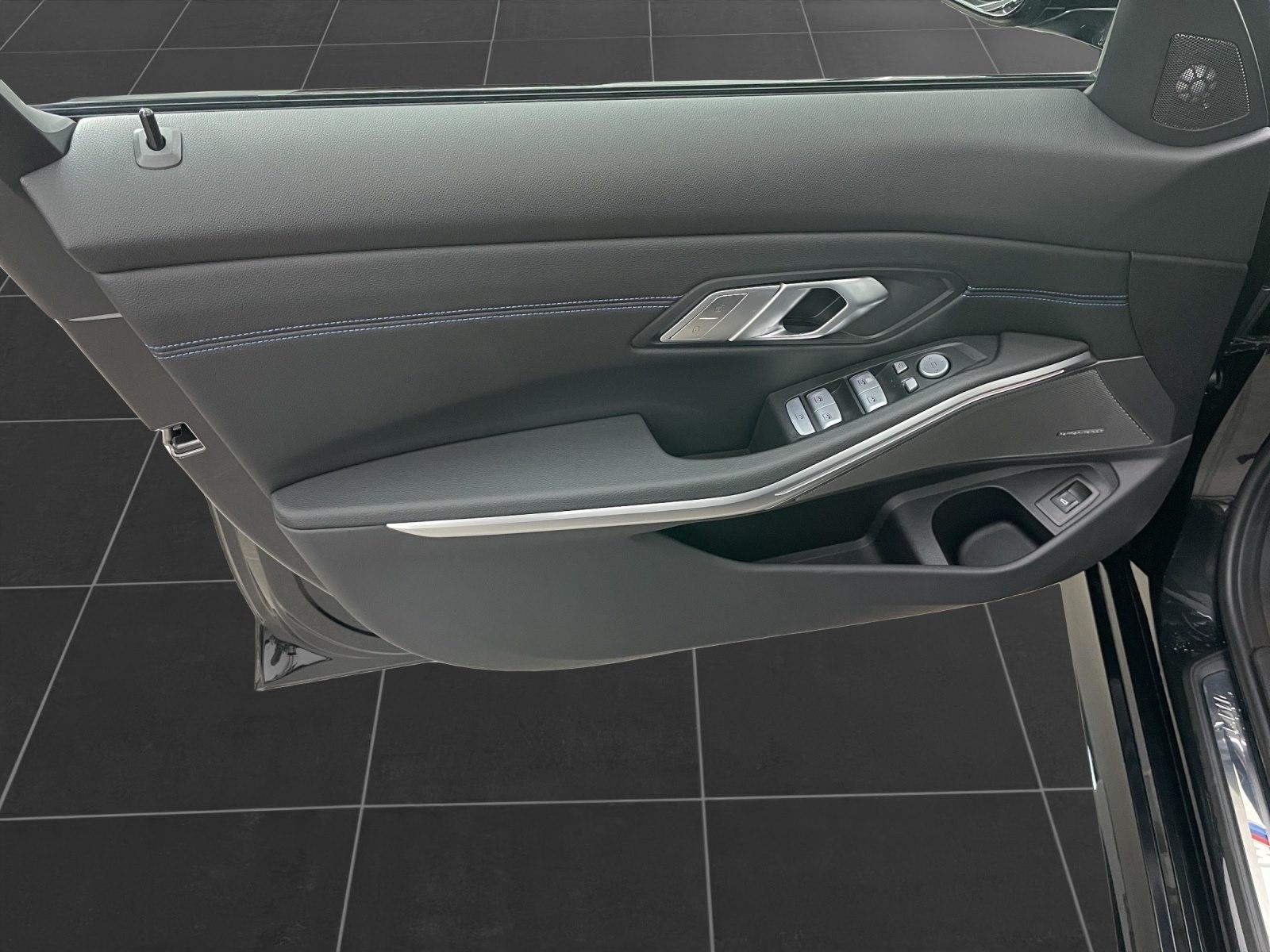 BMW 318 318i M-Sport Sedan