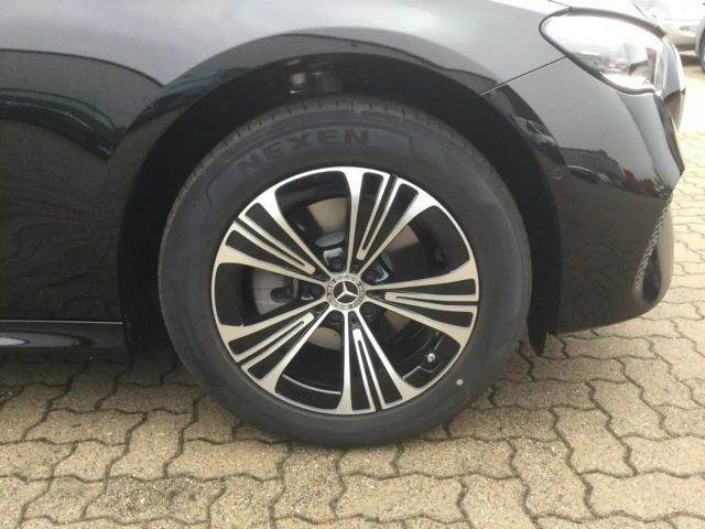 Mercedes-Benz E 200 4MATIC AVANTGARDE Sedan