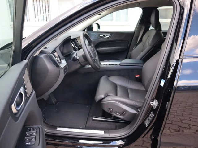 Volvo XC60 AWD Dark Plus