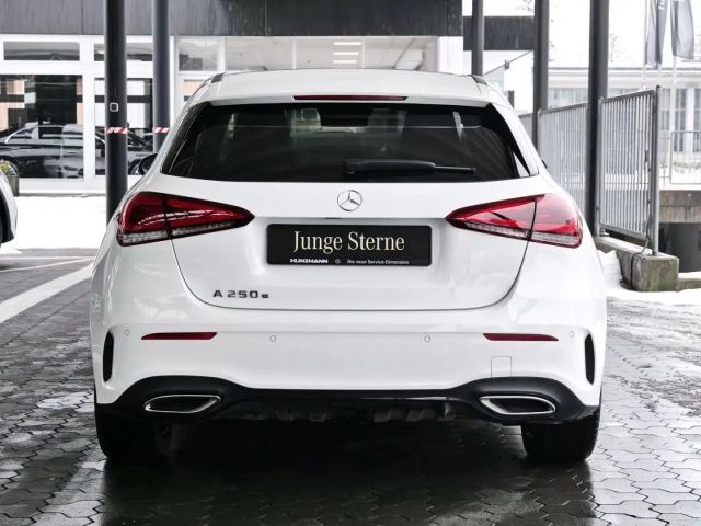 Mercedes-Benz A 250 A 250 e AMG Line