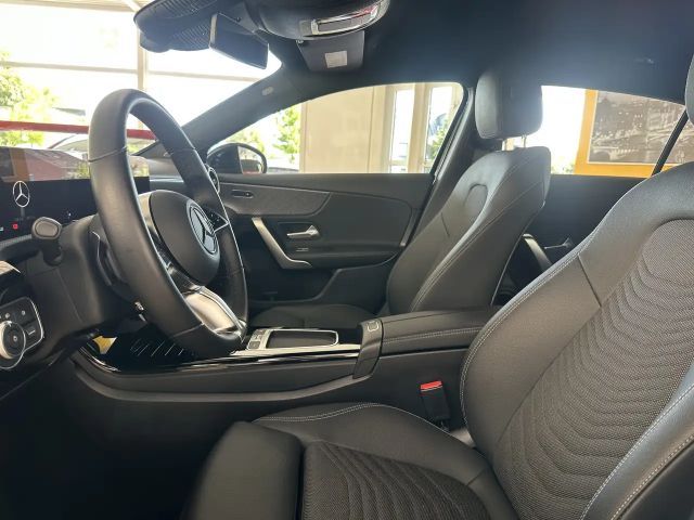 Mercedes-Benz A 180 *KAMERA*NAVi*LED*LEDER*SiTZHG*DAB*