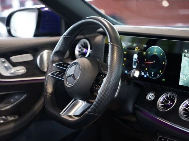 Mercedes-Benz E 220 AMG Line Cabriolet E 220 d