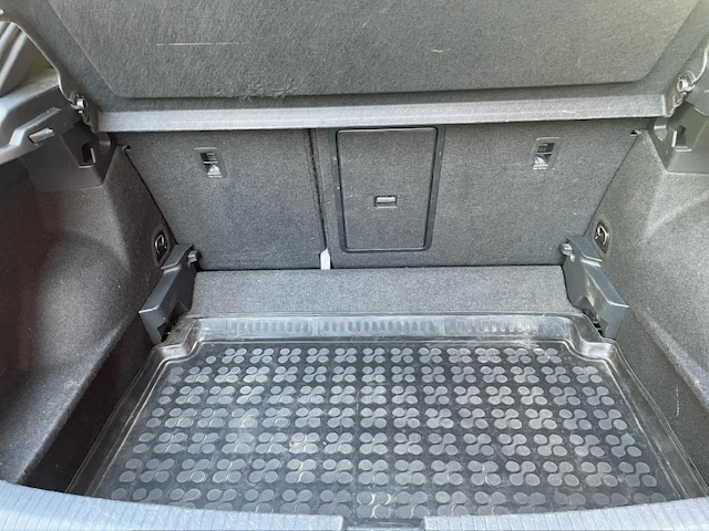 Volkswagen T-Roc 1.5 TSI R-Line Sportpaket StandHZG Navi Digitales Cockpit LED Blendfreies Fernl.