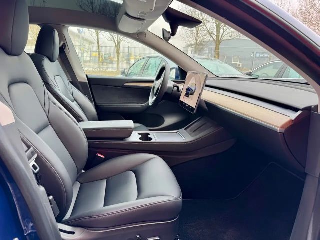 Tesla Model Y AWD Long Range