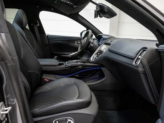 Aston Martin DBX Magnetic Silver Onyx Black