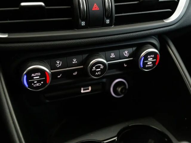 Alfa Romeo Giulia AT8 Q4