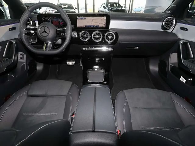 Mercedes-Benz CLA 200 AMG Line Coupé