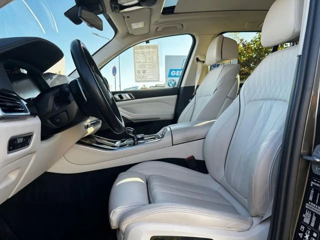 BMW X5 x40i IntAktLenk.PanoD.SurView.ACC Laser 20" HUD