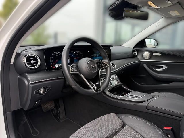 Mercedes-Benz E 220 AVANTGARDE E 220 d Estate