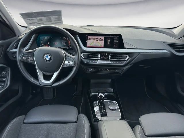 BMW 118 118i Sedan Sport Line