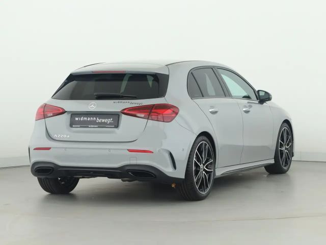 Mercedes-Benz A 220 A 220 d