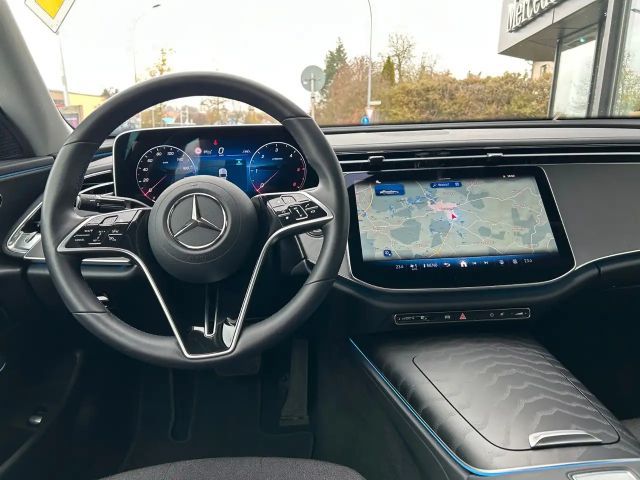 Mercedes-Benz E 220 AVANTGARDE E 220 d Sedan