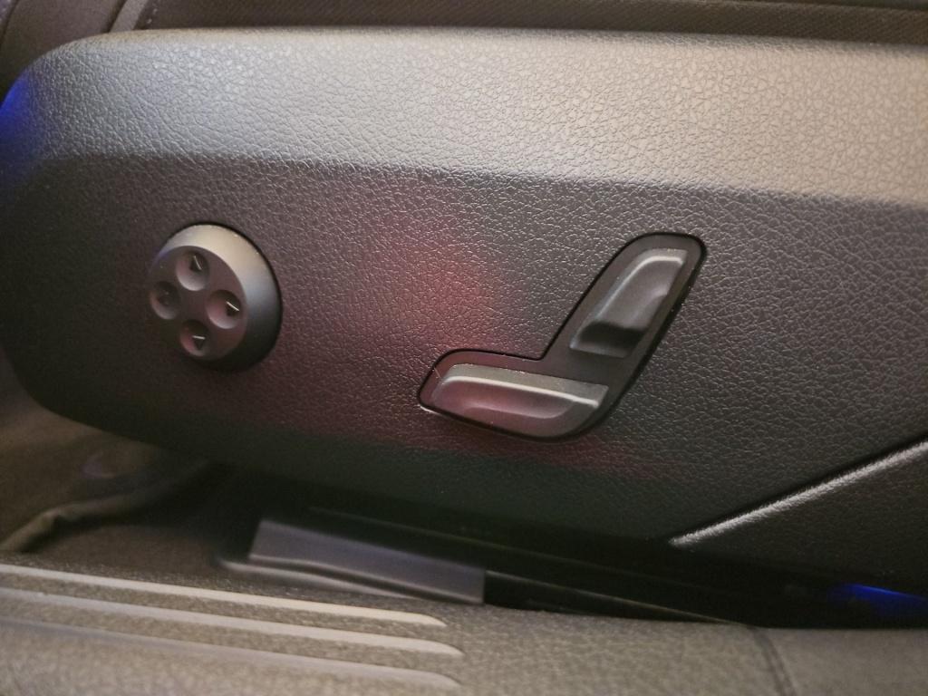 Mercedes-Benz C 200 AVANTGARDE Sedan