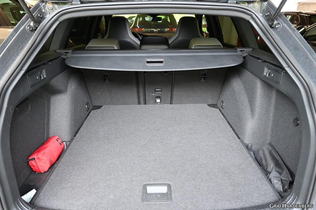 Volkswagen Golf 2.0 TSI 4Motion Golf VIII R-Line