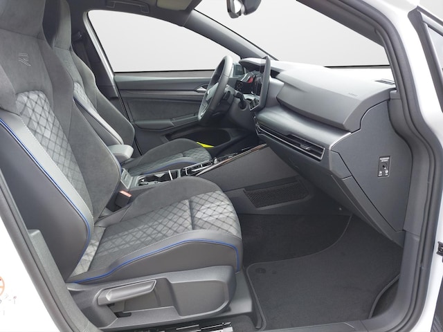 Volkswagen Golf 1.5 eTSI DSG R-Line