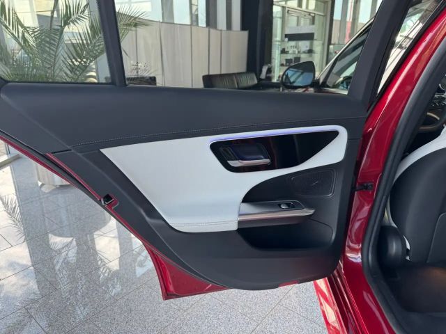 Mercedes-Benz C 200 4MATIC AMG Line Sedan