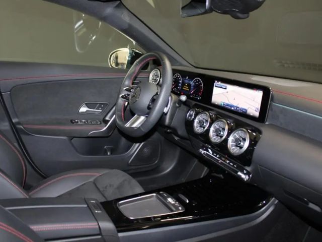 Mercedes-Benz CLA 200 AMG Line Coupé