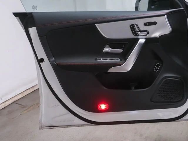 Mercedes-Benz CLA 200 AMG Line Coupé