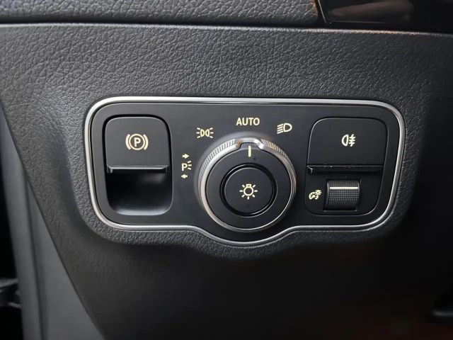 Mercedes-Benz GLA 180 *LED Navi Sitzh. Rückfahrkamera DAB*