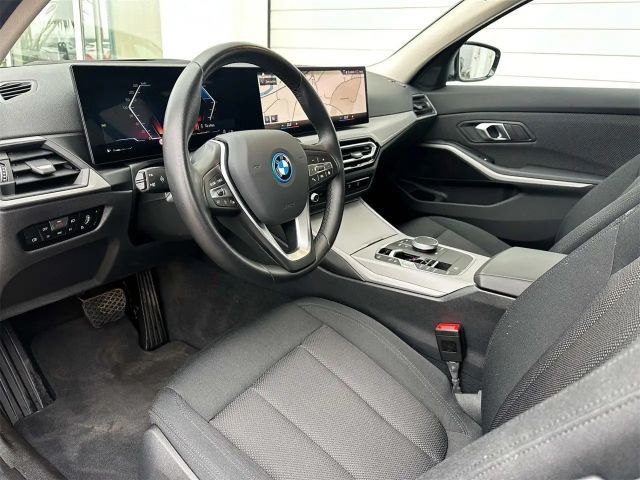 BMW 330 330e xDrive