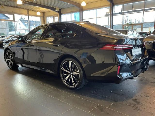 BMW 520 520i M-Sport Sedan