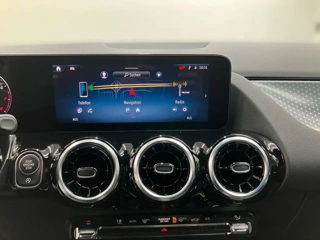 Mercedes-Benz B 200 Progressive Sedan