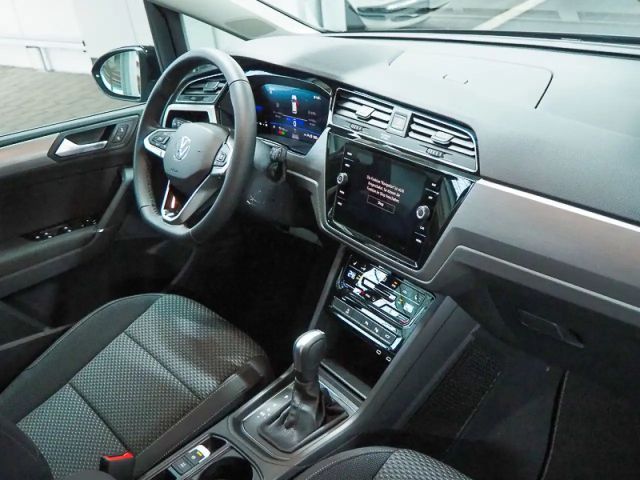 Volkswagen Touran 1.5 TSI DSG IQ.Drive R-Line