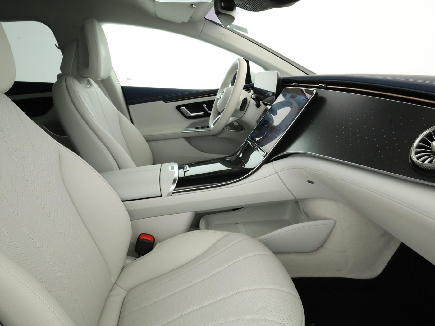 Mercedes-Benz EQE 300 AMG Line Sedan