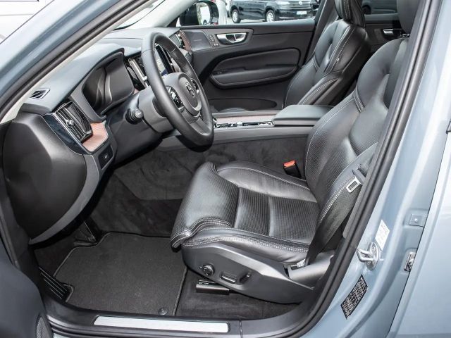 Volvo XC60 AWD Dark Plus