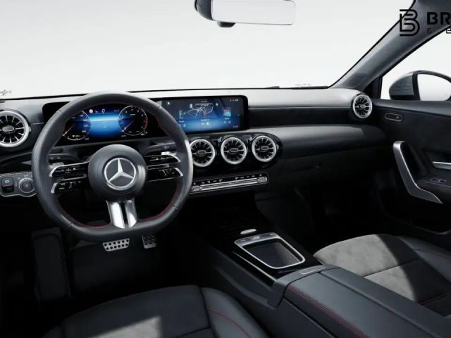 Mercedes-Benz A 220 4MATIC AMG Line