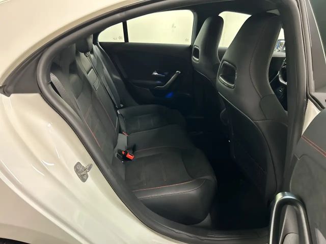 Mercedes-Benz CLA 180 AMG Line Coupé