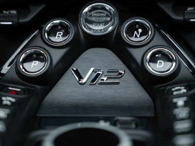 Aston Martin Vantage Roadster TOP GEPFLEGT/CARBON SEAT